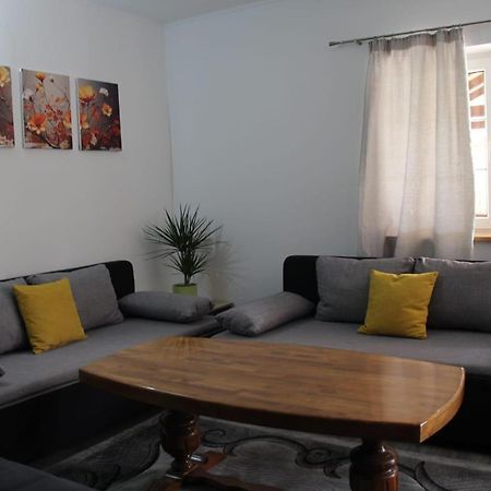 Apartman Lilium Knin Bagian luar foto