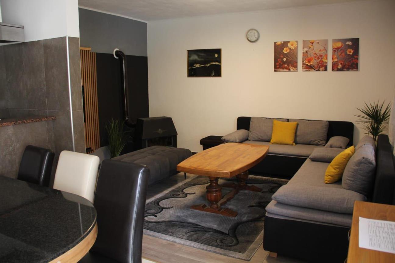 Apartman Lilium Knin Bagian luar foto