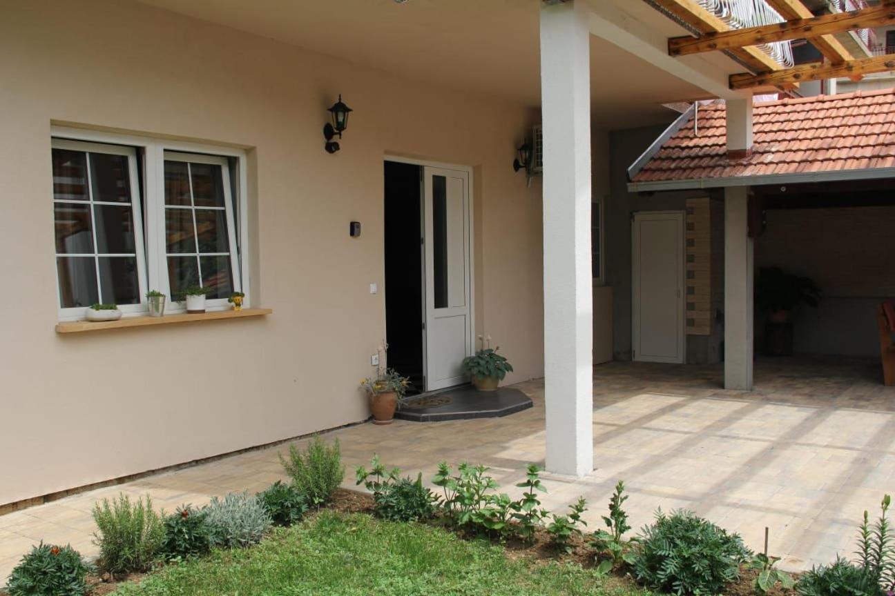 Apartman Lilium Knin Bagian luar foto