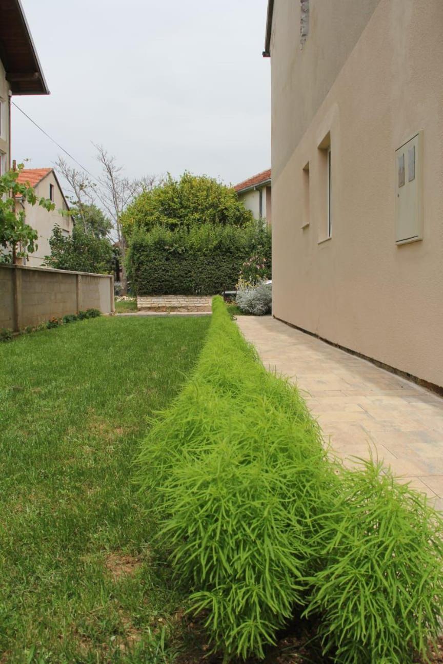 Apartman Lilium Knin Bagian luar foto